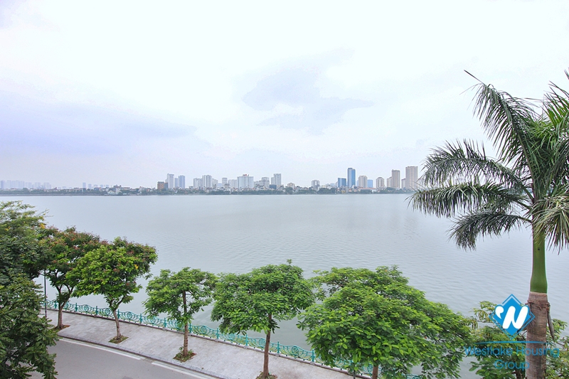 Spacious 3-bedroom apartment with lake view in Ho Tay